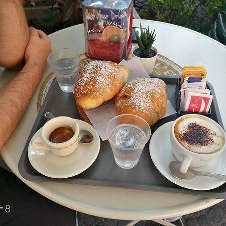 B&B Carme Napoli Bagian luar foto