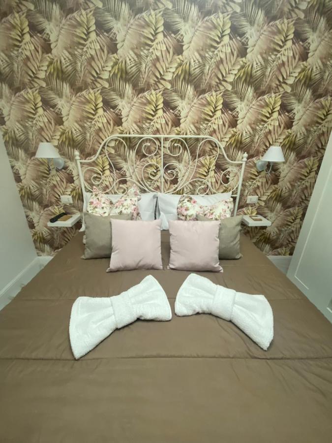 B&B Carme Napoli Bagian luar foto