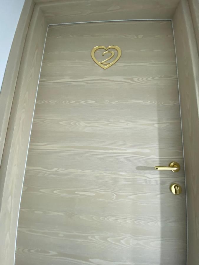 B&B Carme Napoli Bagian luar foto