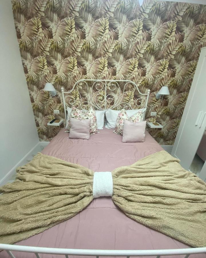 B&B Carme Napoli Bagian luar foto