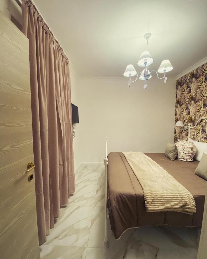 B&B Carme Napoli Bagian luar foto