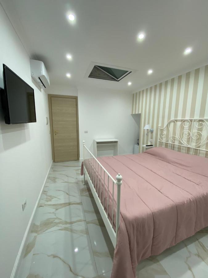 B&B Carme Napoli Bagian luar foto