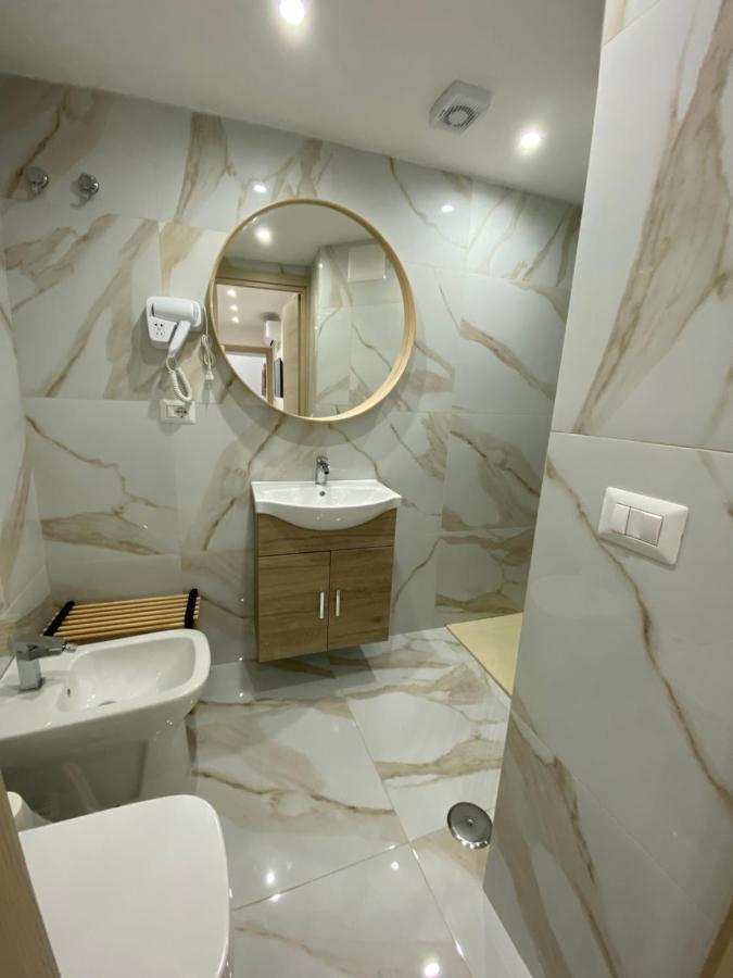 B&B Carme Napoli Bagian luar foto