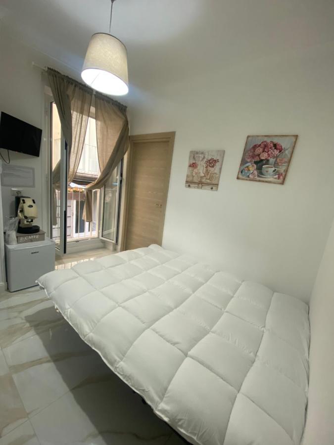 B&B Carme Napoli Bagian luar foto